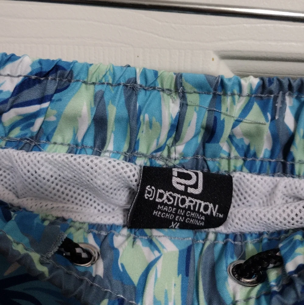 Distortion Tropical Blue Men's XL Swim Trunks Mesh Lined 50+ 🆕